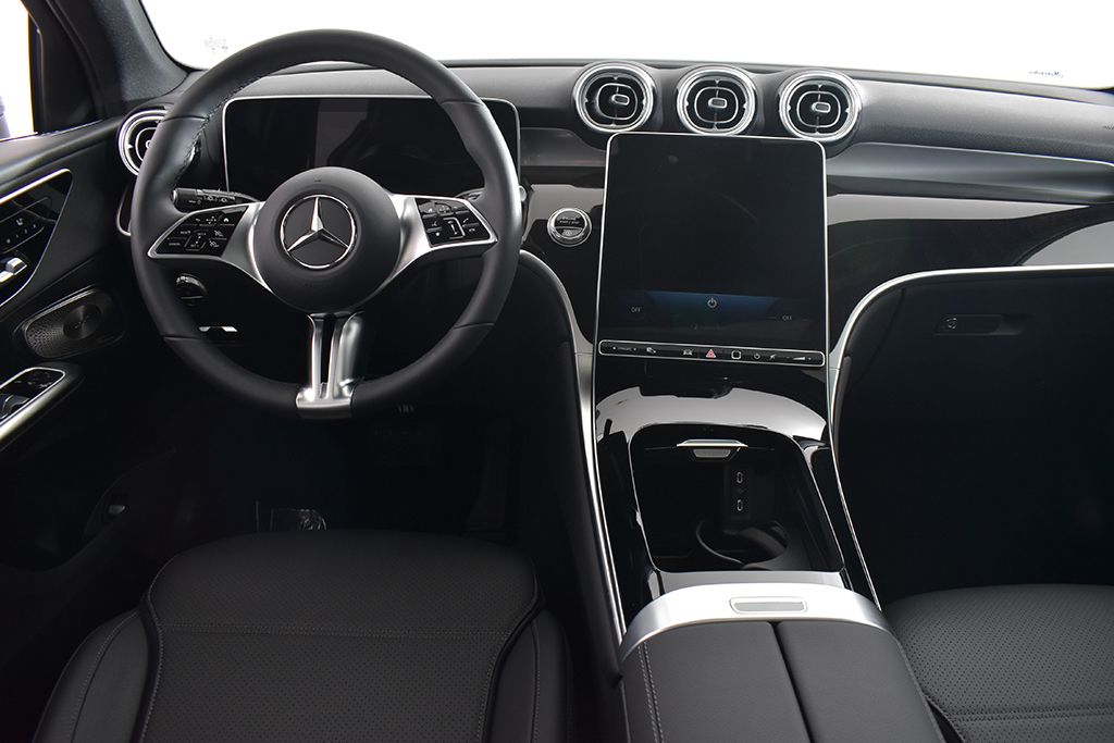 Thumbnail: 2026 Mercedes-Benz GLC - 16