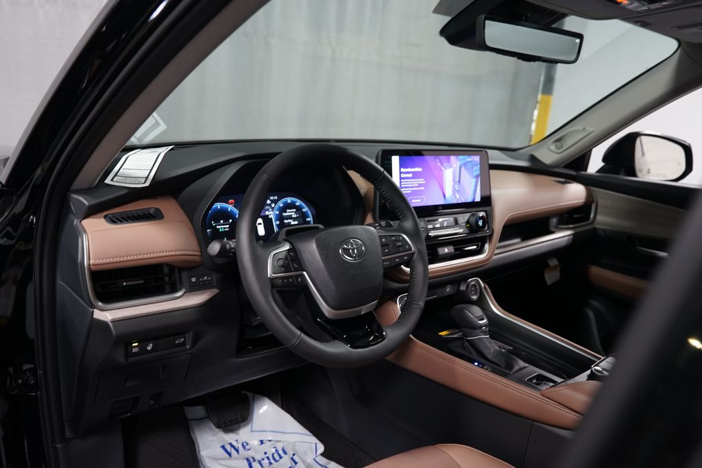Thumbnail: 2025 Toyota Grand Highlander - 11