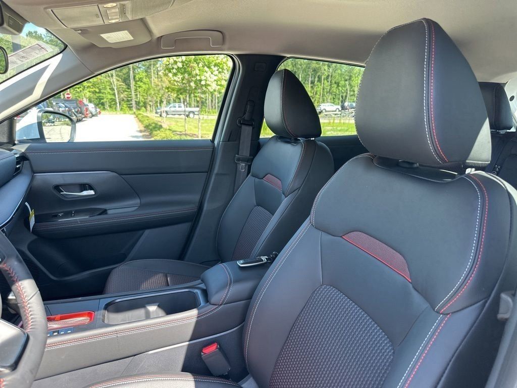 2025 Aspen White Tricoat Nissan Kicks SR FWD SUV