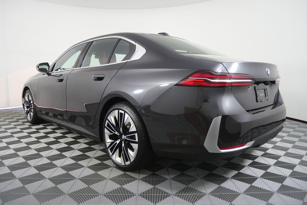 Thumbnail: 2025 BMW 5 Series - 5