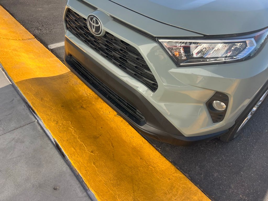 Thumbnail: 2021 Toyota RAV4 - 3