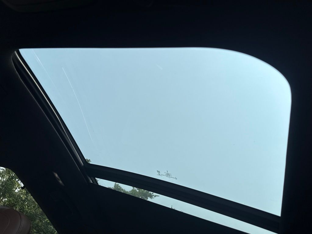 Used 2020 Red Lincoln Reserve image 17