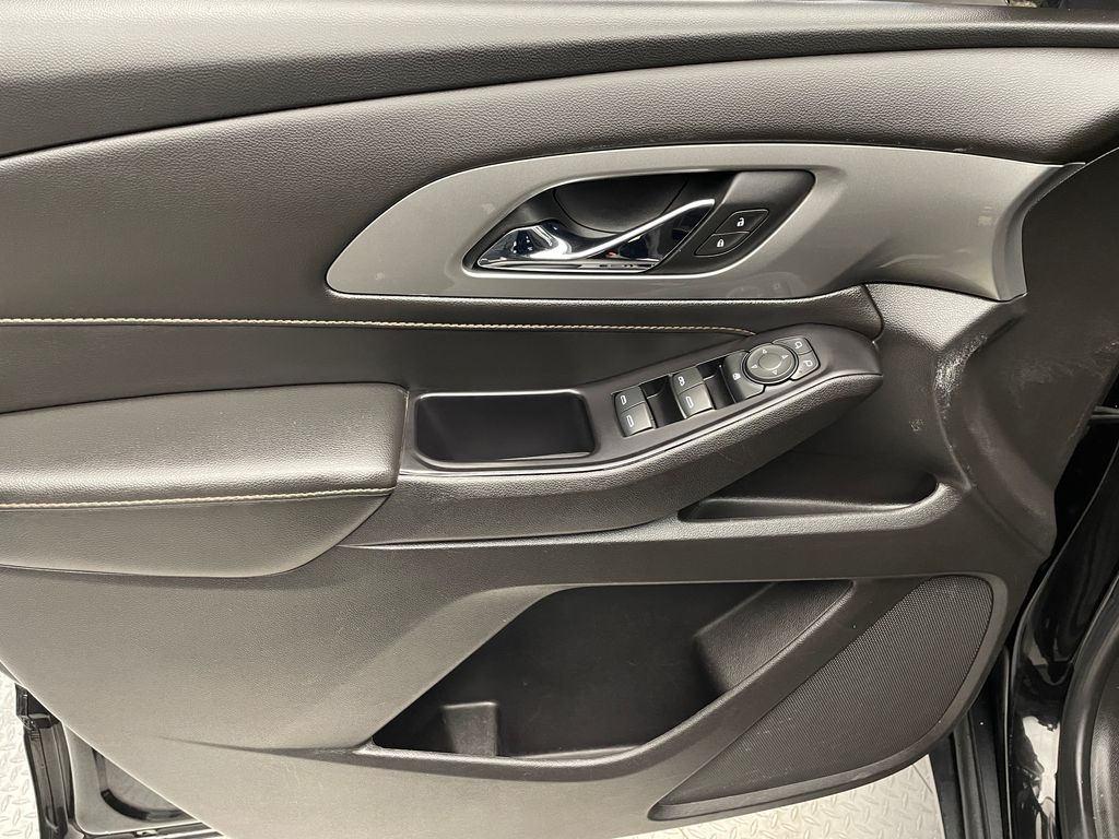 Thumbnail: 2018 Chevrolet Traverse - 9