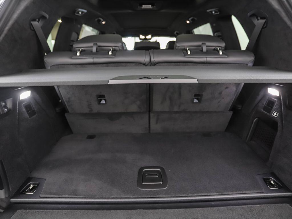 Thumbnail: 2026 BMW X7 - 25