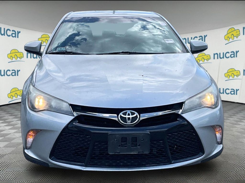 2016 Toyota Camry — photo 2