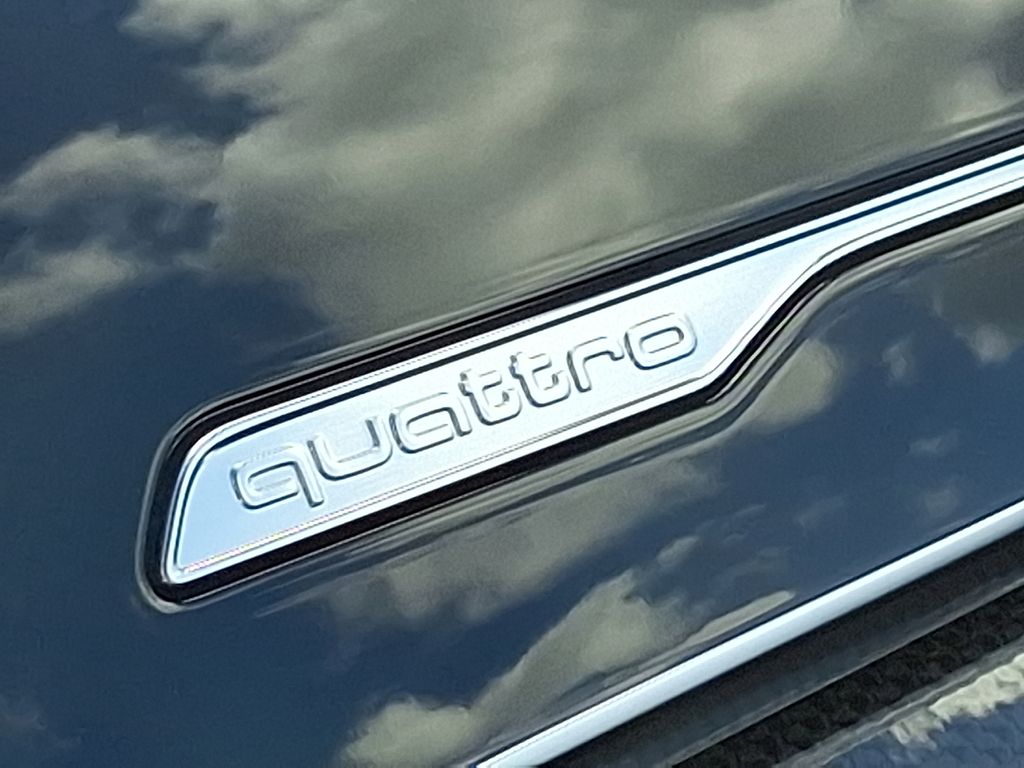 Thumbnail: 2023 Audi SQ7 - 25