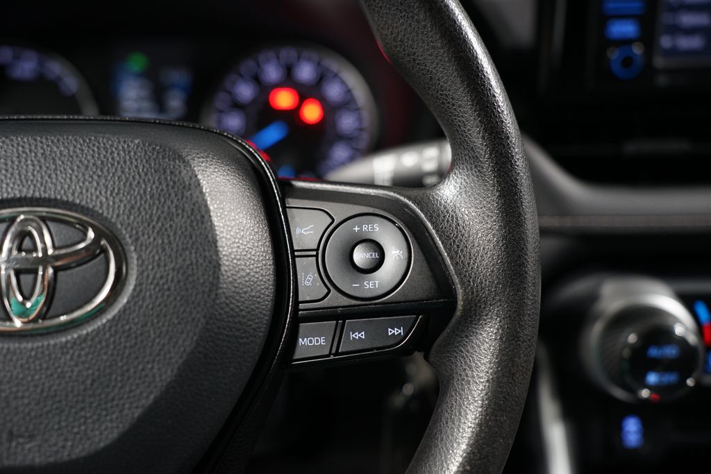 2021 Toyota RAV4 LE 13