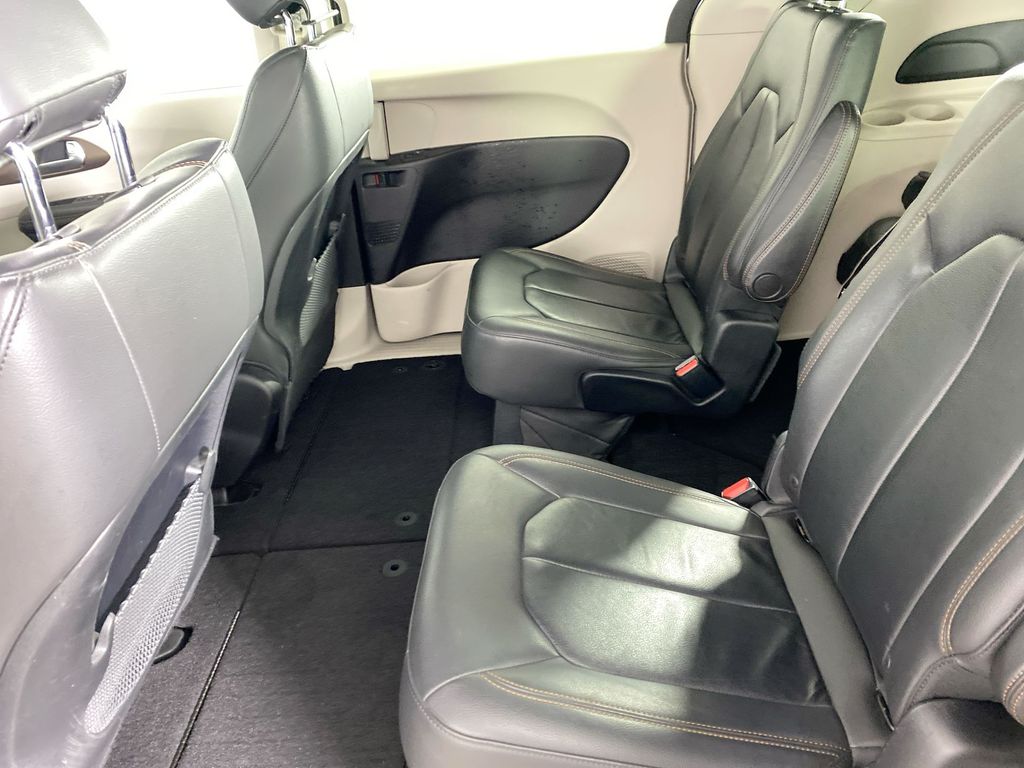 2017 Chrysler Pacifica Touring L 24