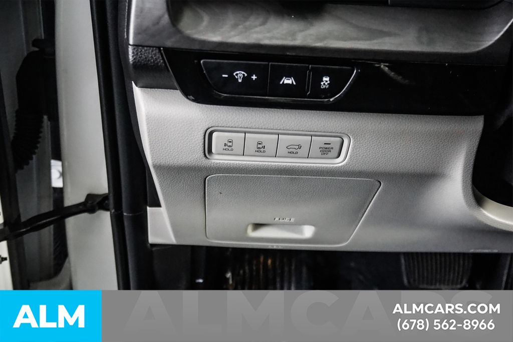 Used 2022 White Kia SX image 31