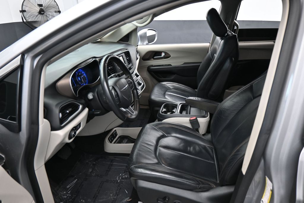 Used 2017 Billet Silver Metallic Clearcoat Chrysler Touring L image 10