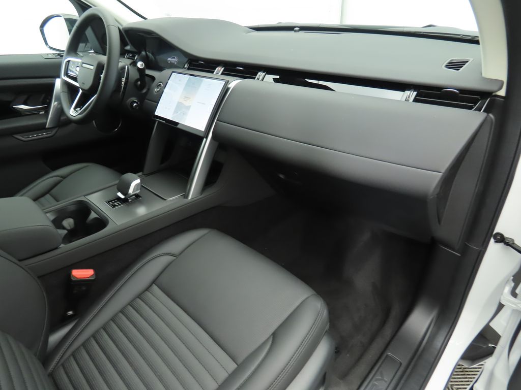 Thumbnail: 2025 Land Rover Discovery Sport - 18