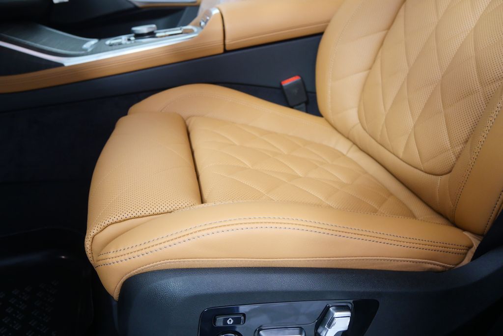Thumbnail: 2026 BMW X7 - 10