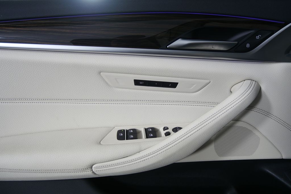 Thumbnail: 2023 BMW 5 Series - 8