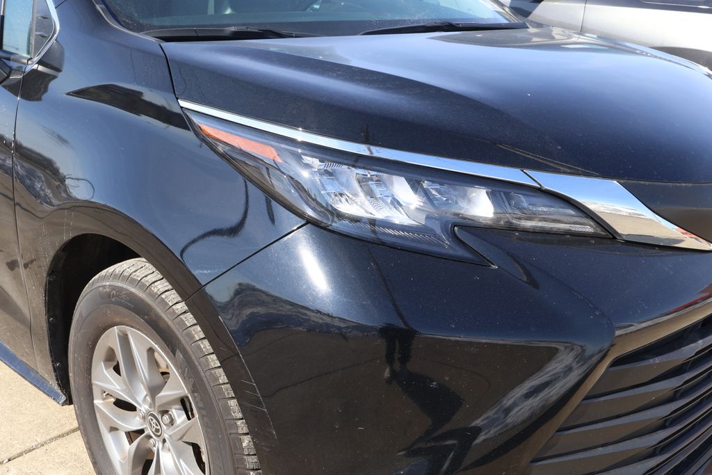 Thumbnail: 2024 Toyota Sienna - 4