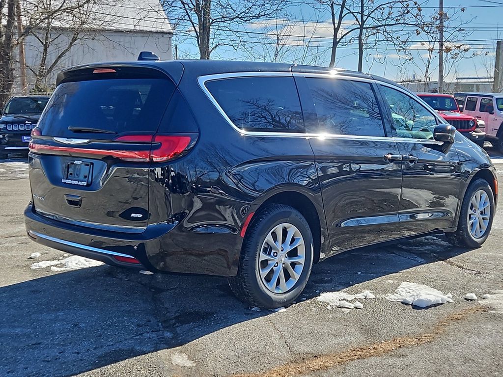 2025 Chrysler Pacifica  photo