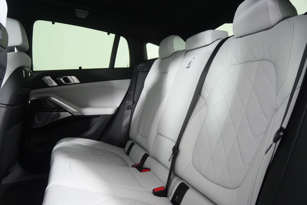 Thumbnail: 2027 BMW X6 - 15