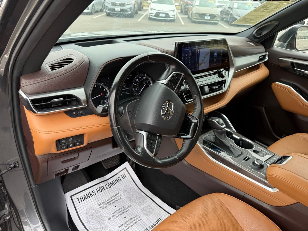 Thumbnail: 2021 Toyota Highlander - 13