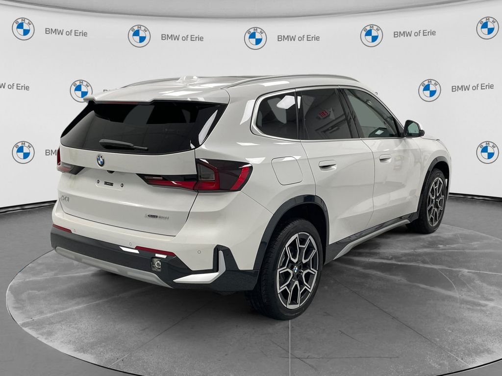 New 2026 Mineral White Metallic BMW xDrive28i image 3