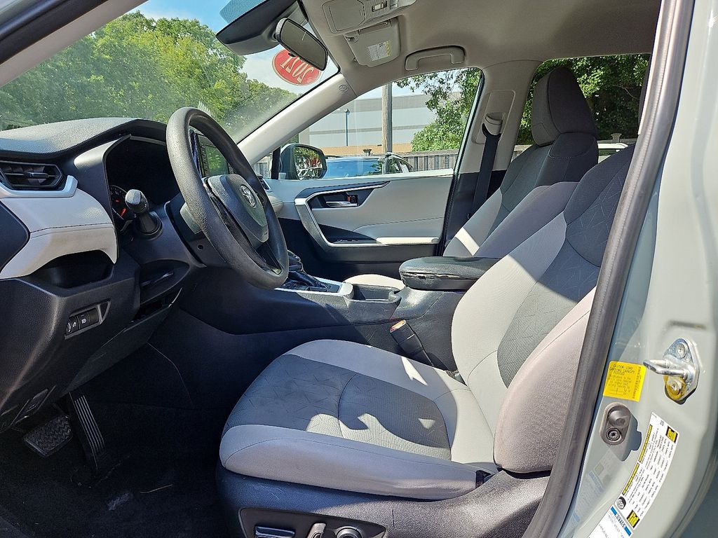 Thumbnail: 2021 Toyota RAV4 - 14