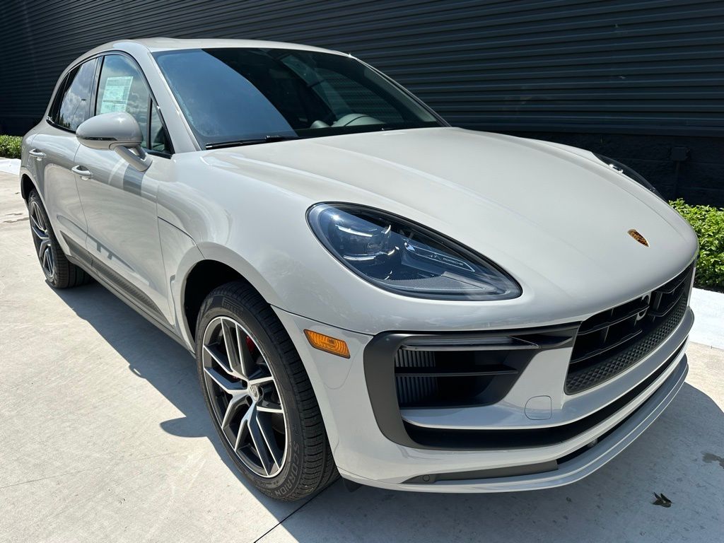 Thumbnail: 2025 Porsche Macan - 10