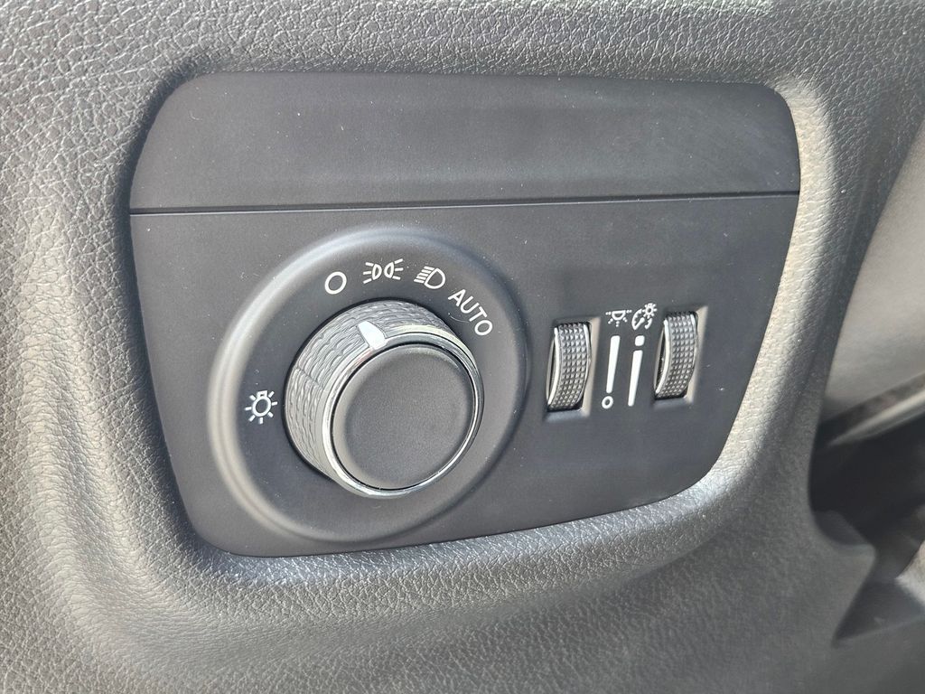 Used Car 2023 Jeep Grand Cherokee  Laredo For Sale Under $30,000 In San Marcos, Texas