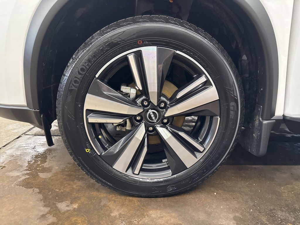 2025 Nissan Rogue SL White at South Hills Kia