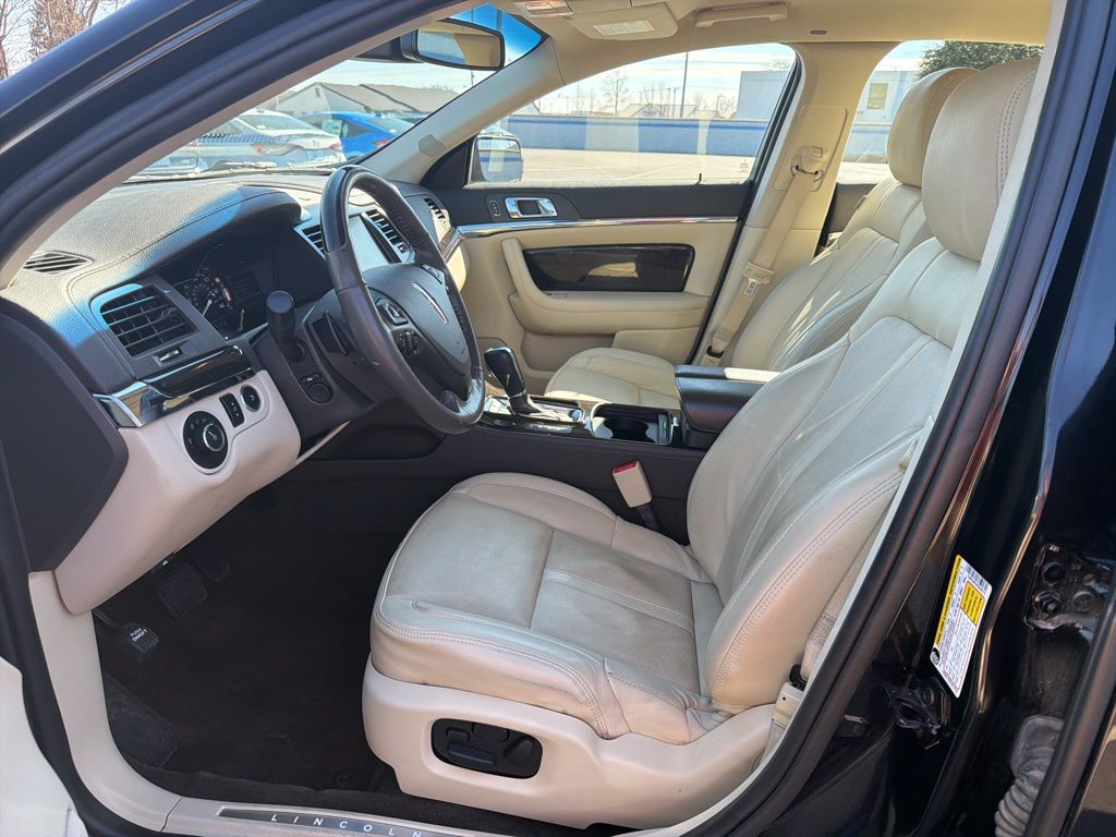 Thumbnail: 2015 Lincoln MKS - 17