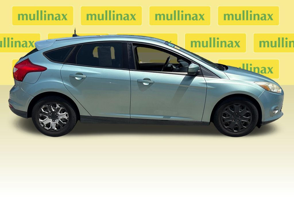 Used 2012 Green Ford SE image 2