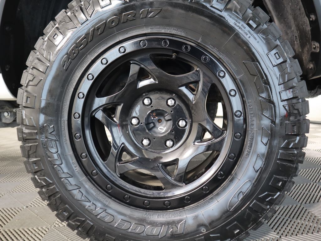 Thumbnail: 2023 Toyota Tacoma - 32