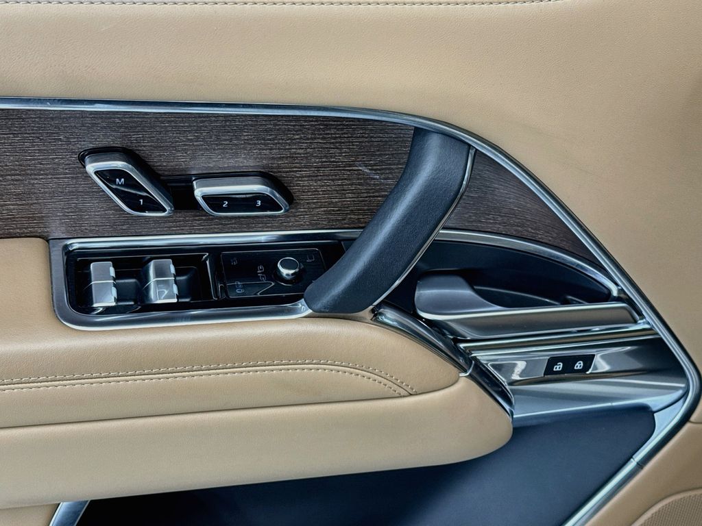 Thumbnail: 2024 Land Rover Range Rover - 22
