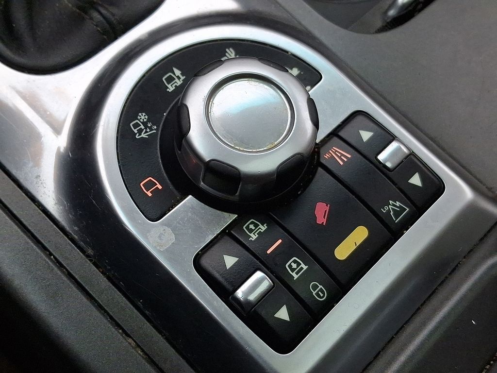 Thumbnail: 2011 Land Rover Range Rover - 26