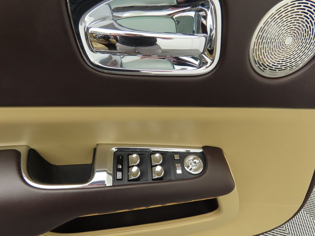 2017 Rolls-Royce Dawn  30