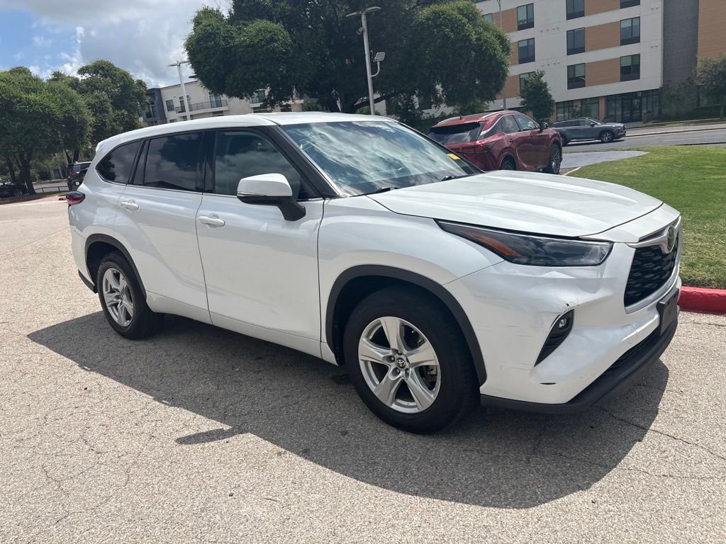 Thumbnail: 2022 Toyota Highlander - 7