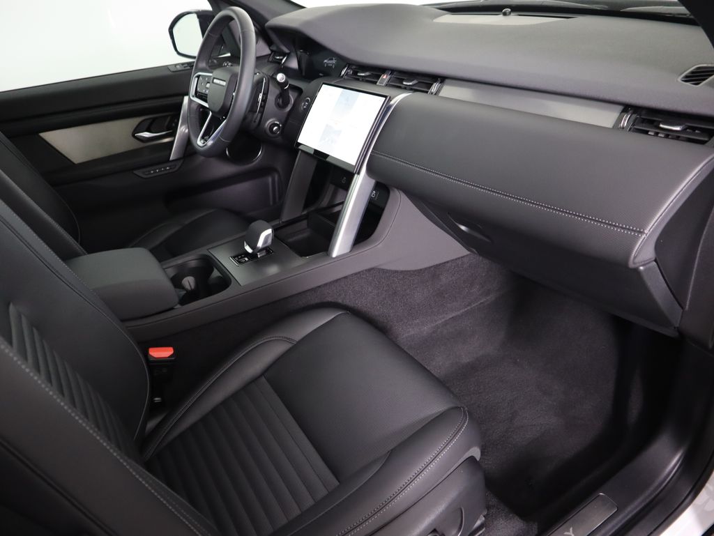 Thumbnail: 2025 Land Rover Discovery Sport - 18