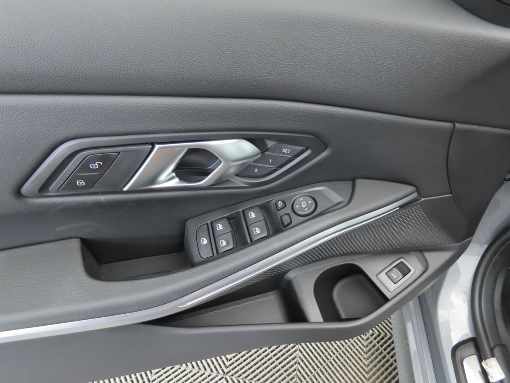 Thumbnail: 2025 BMW 3 Series - 23