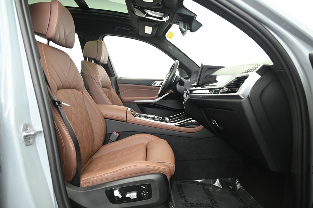2023 BMW X7 xDrive40i 29