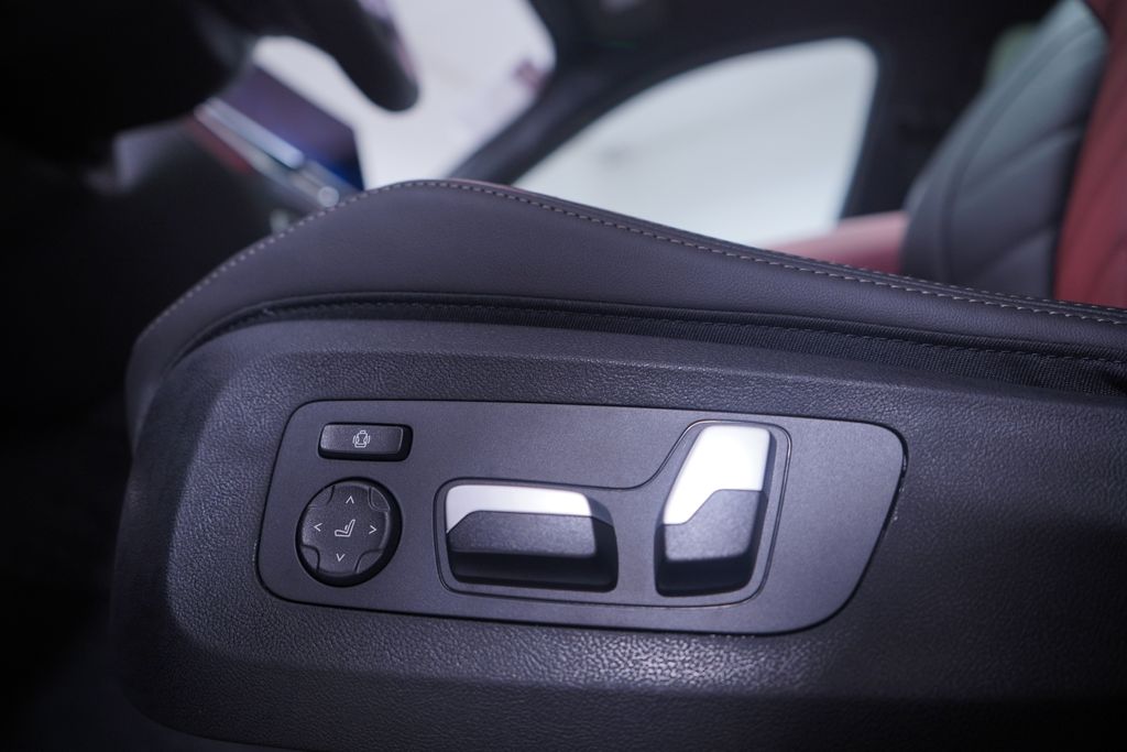 Thumbnail: 2026 BMW X6 - 12