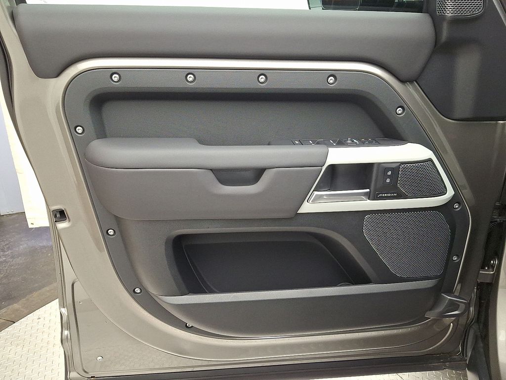 2024 Land Rover Defender 110 13
