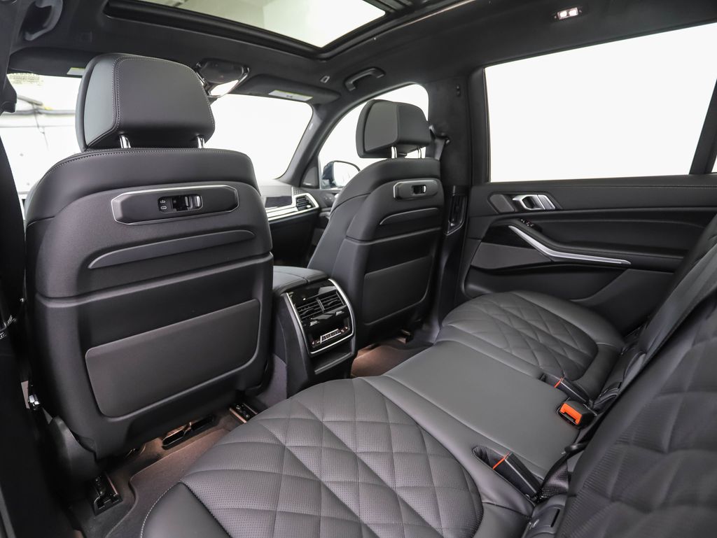 Thumbnail: 2026 BMW X7 - 22