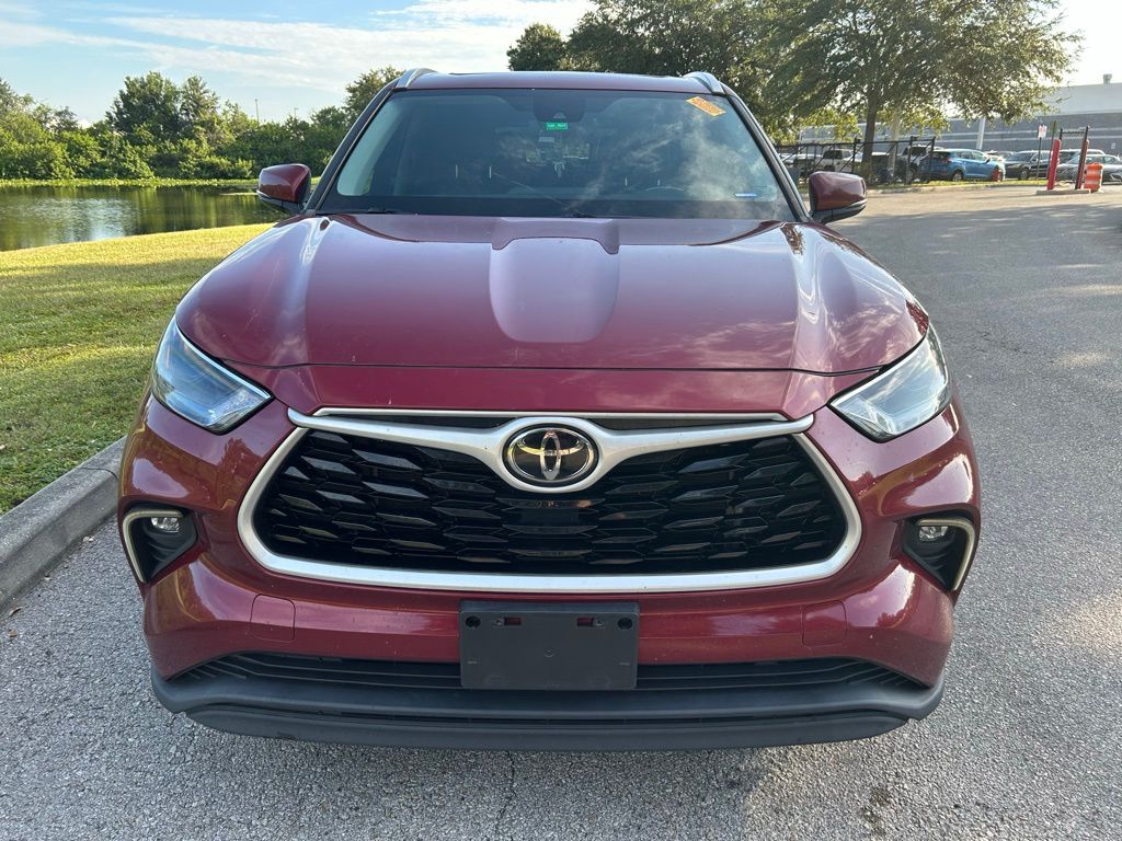 Thumbnail: 2022 Toyota Highlander - 8