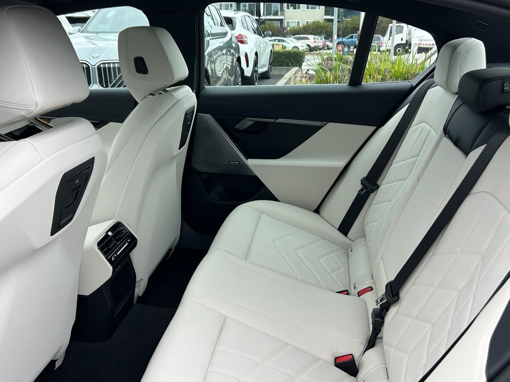 Thumbnail: 2026 BMW i5 - 30