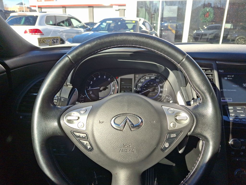 2017 INFINITI QX70 Base 18