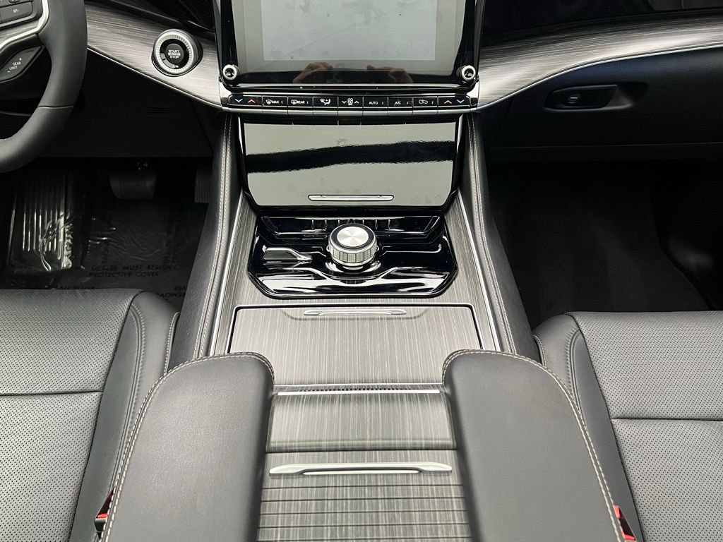 Thumbnail: 2023 Jeep Wagoneer - 12