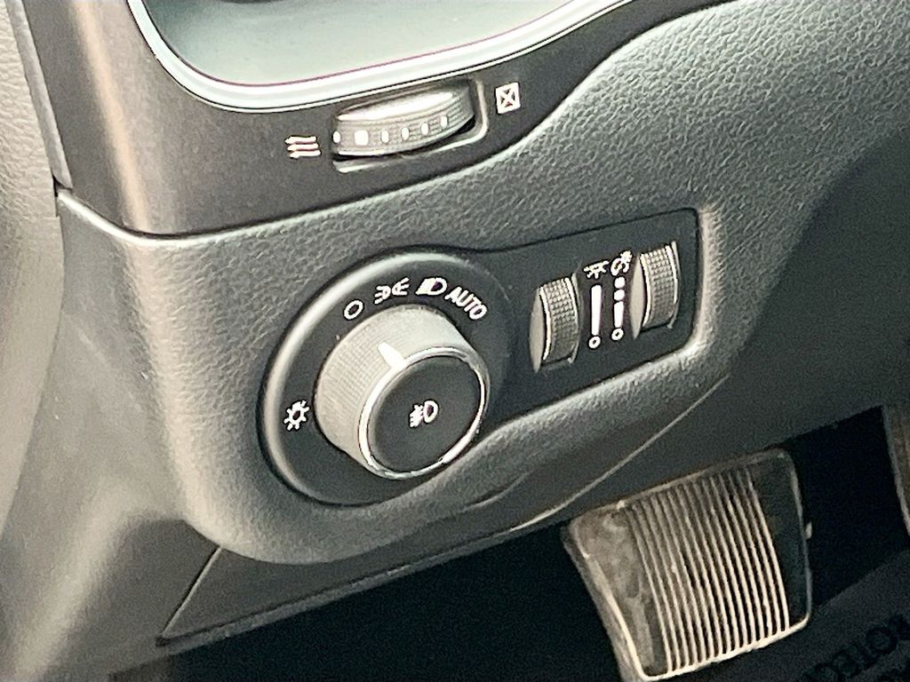 Used 2020 White Jeep Trailhawk image 10