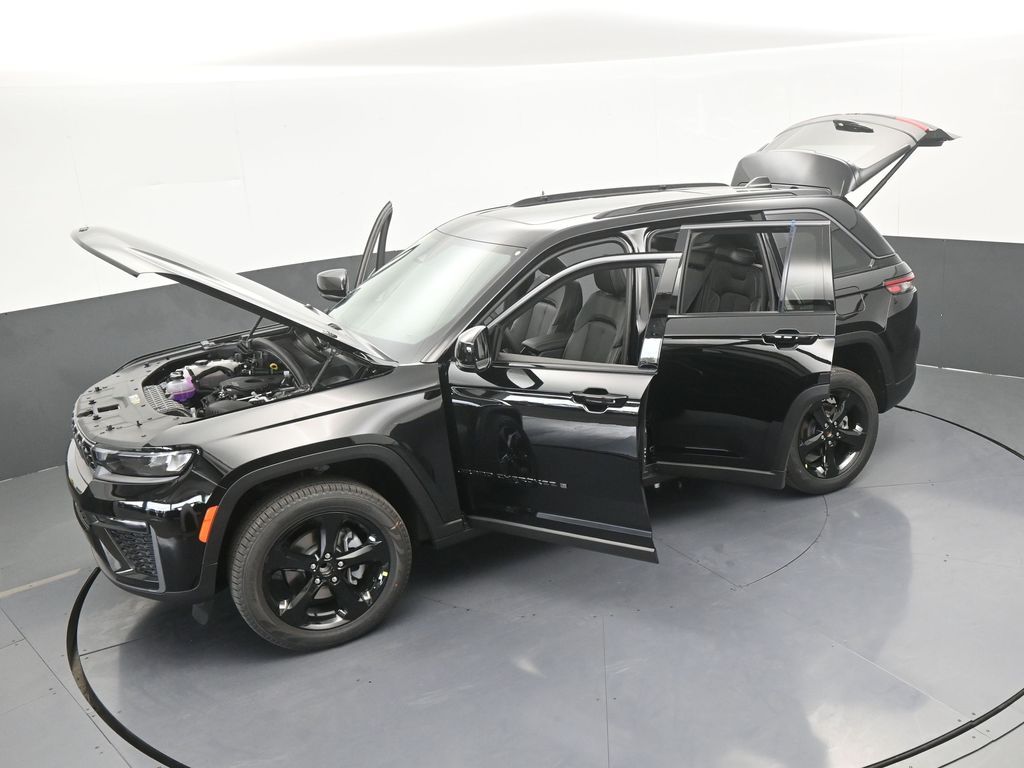 New 2026 Diamond Black Crystal Pearlcoat Jeep Limited image 50