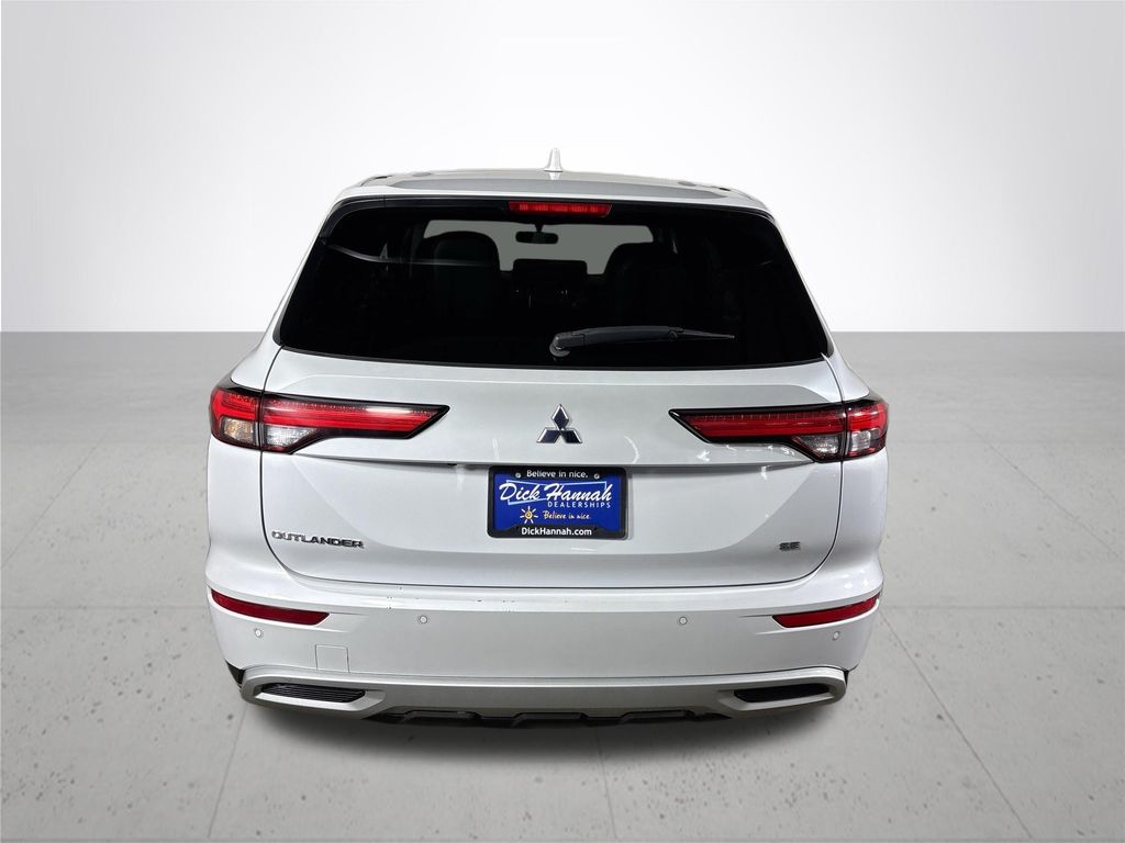 2024 Mitsubishi Outlander SE