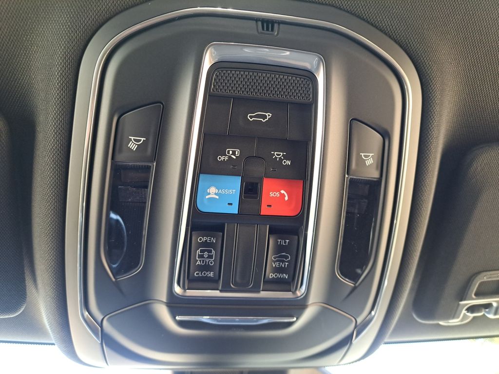 New Car 2025 Jeep Grand Cherokee  Laredo For Sale Under $40,000 In Austin, Texas