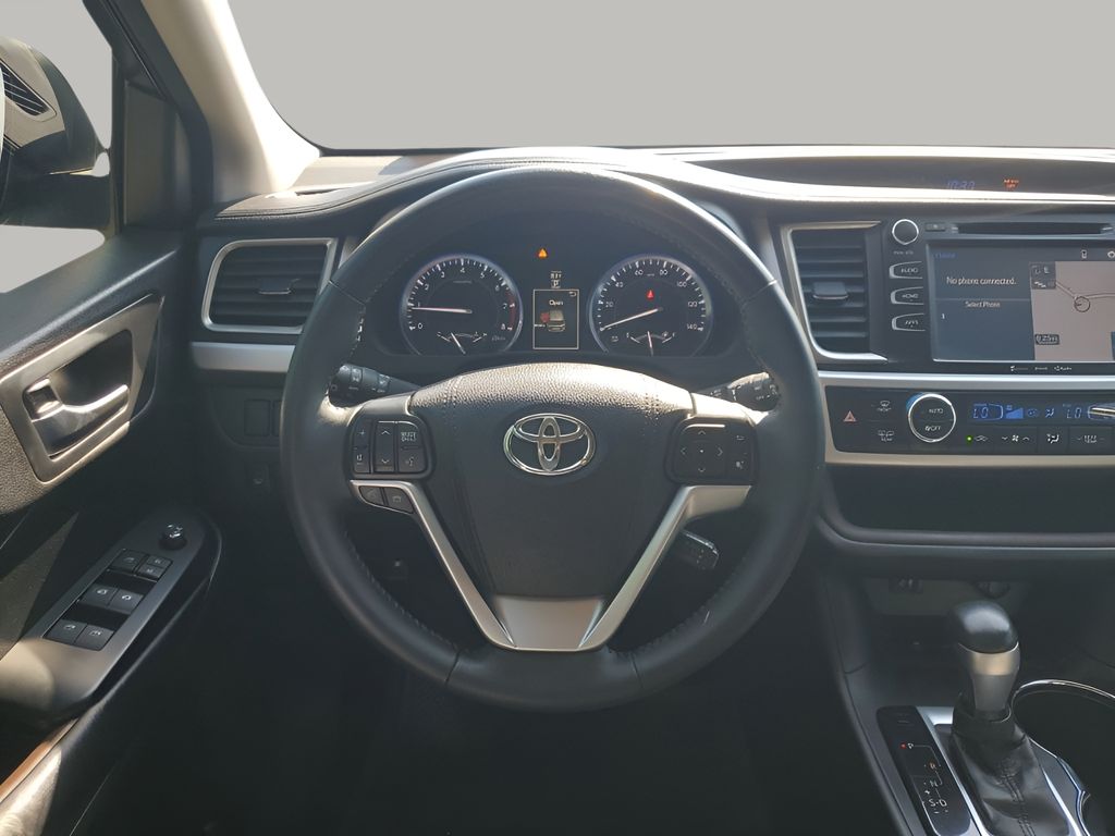 Used Car 2016 Toyota Highlander  Xle V6 For Sale In Austin, Texas
