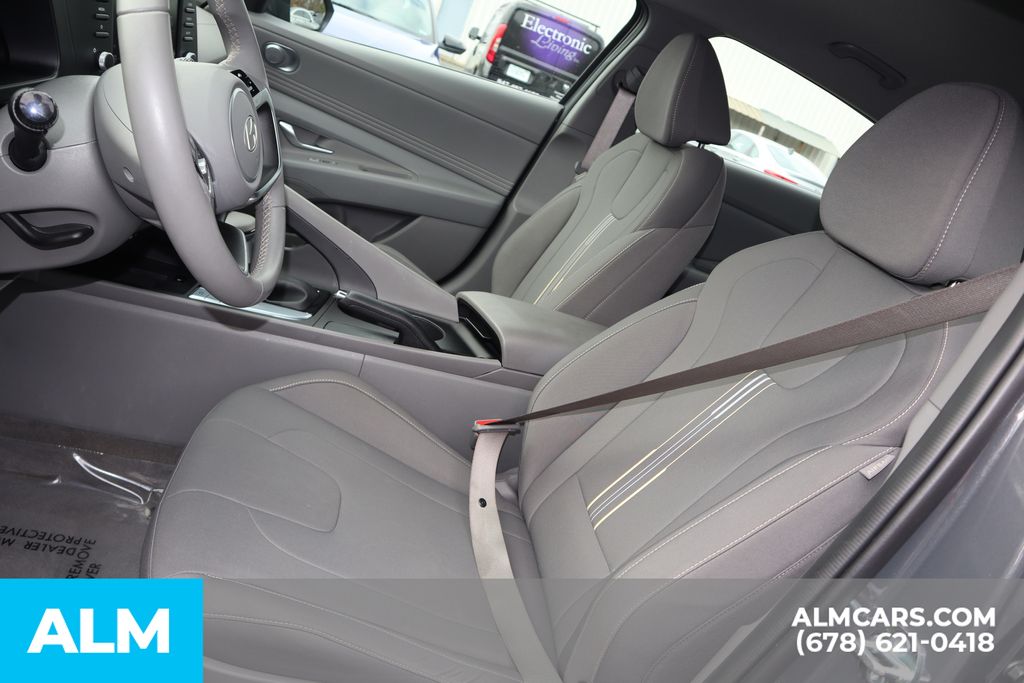 Used 2025 Gray Hyundai SEL Sport image 15