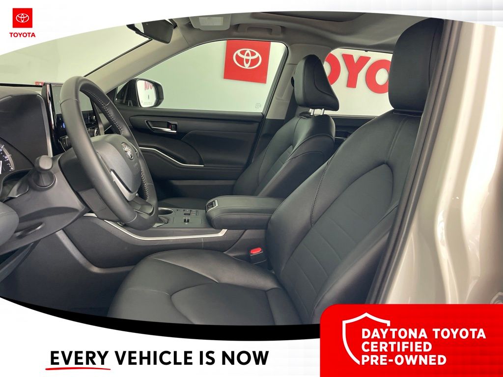 Used 2025 Toyota Highlander SUV